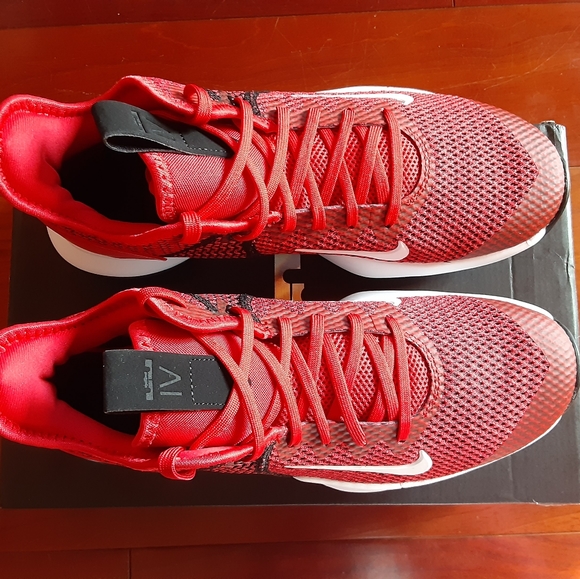 Lebron Witness IV basketball shoes main image 10